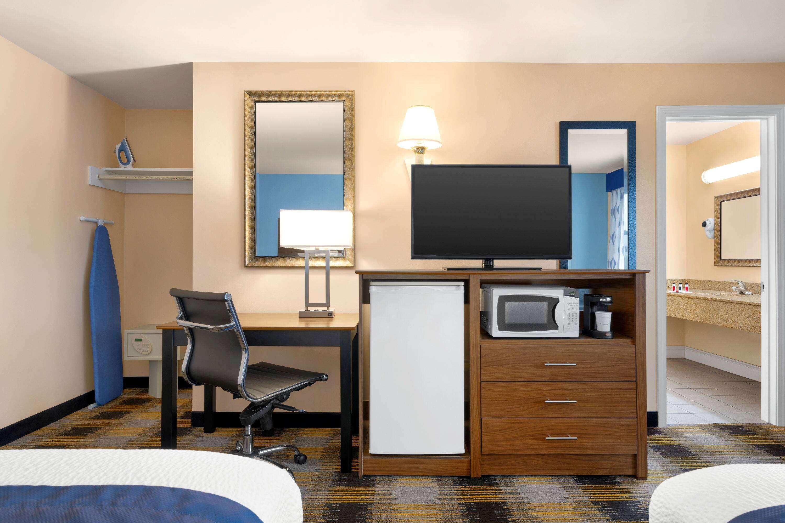 Days Inn By Wyndham Middletown/Newport Area Exterior photo