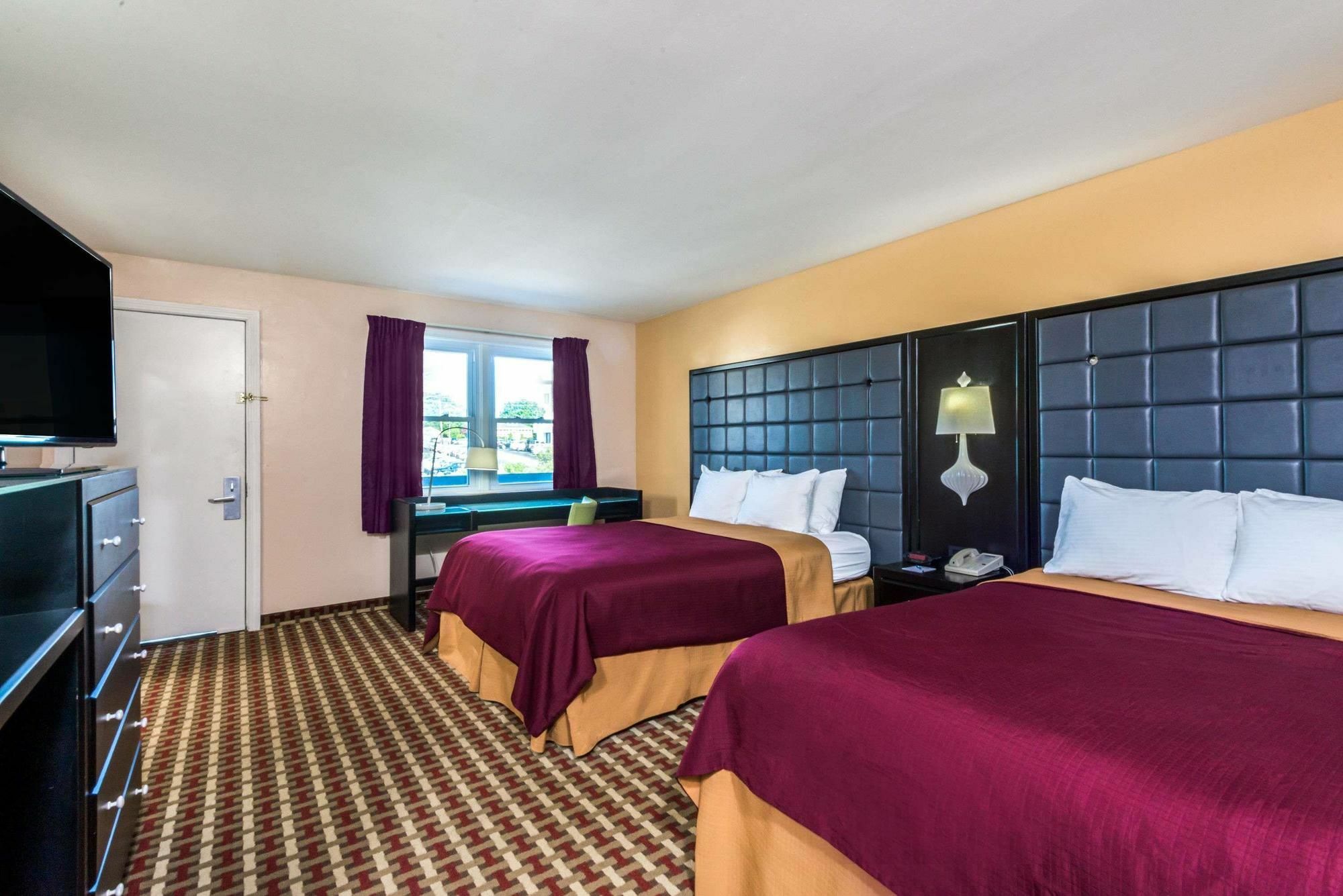 Days Inn By Wyndham Middletown/Newport Area Exterior photo